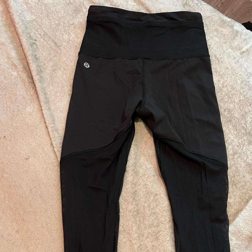 lululemon leggings size 2 with mesh cut out